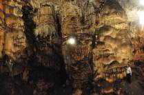 Impressionados com a amplitude e formações dos salões da Caverna de Lanquin, na região de Semuc Champey, na Guatemala